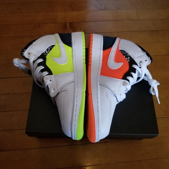 SOLD⚡Brand new Air Jordan 1 Mid GS Notebook in 4Y/5.5W - Picture 1 of 5